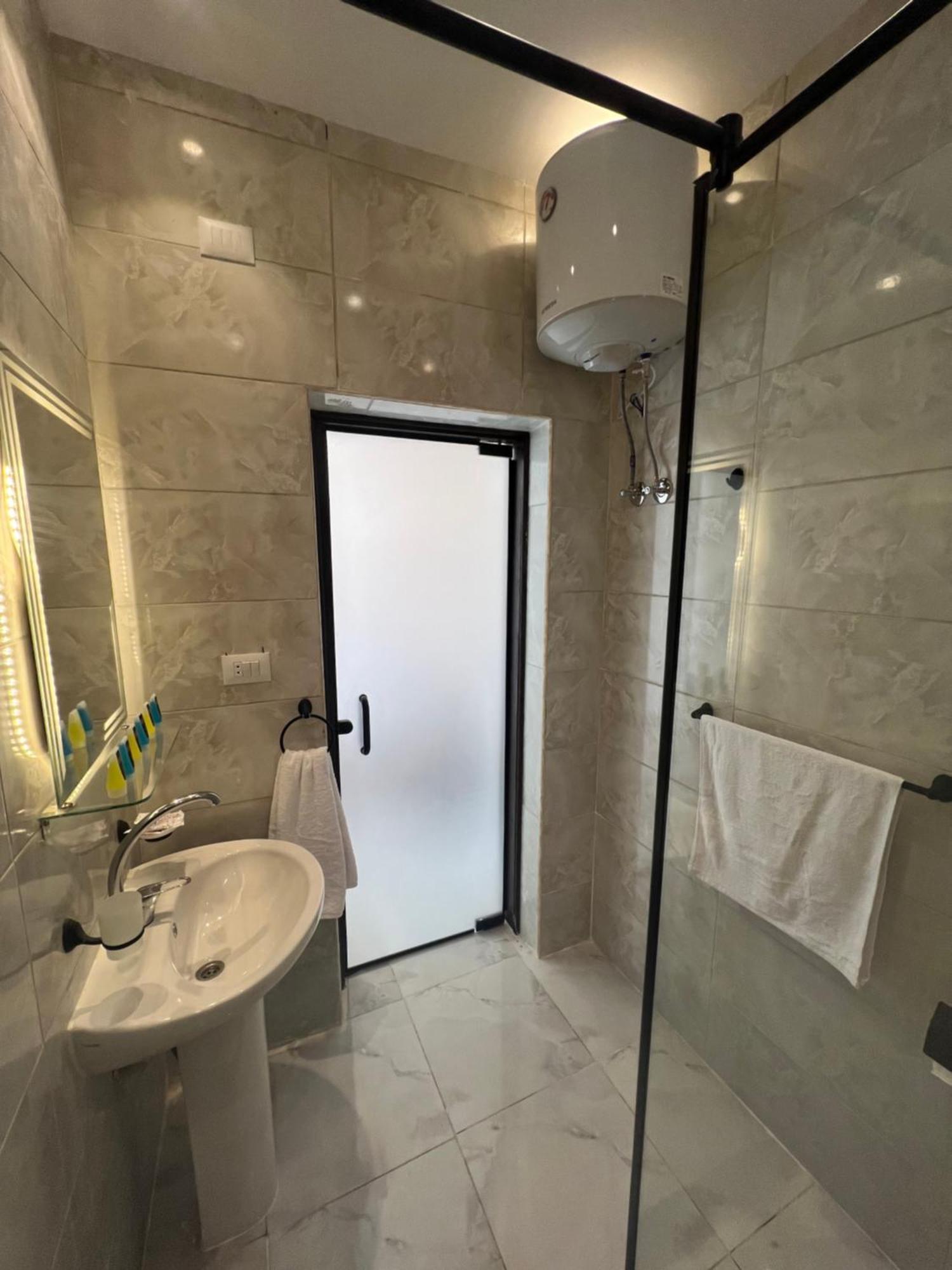 New Glamour Pyramids Hotel Kafrat al Jabal Exterior photo